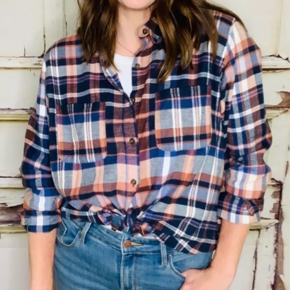 Target Universal Thread plaid flannel button up shirt - Picture 2 of 6